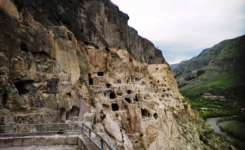 Tour Borjomi Vardzia