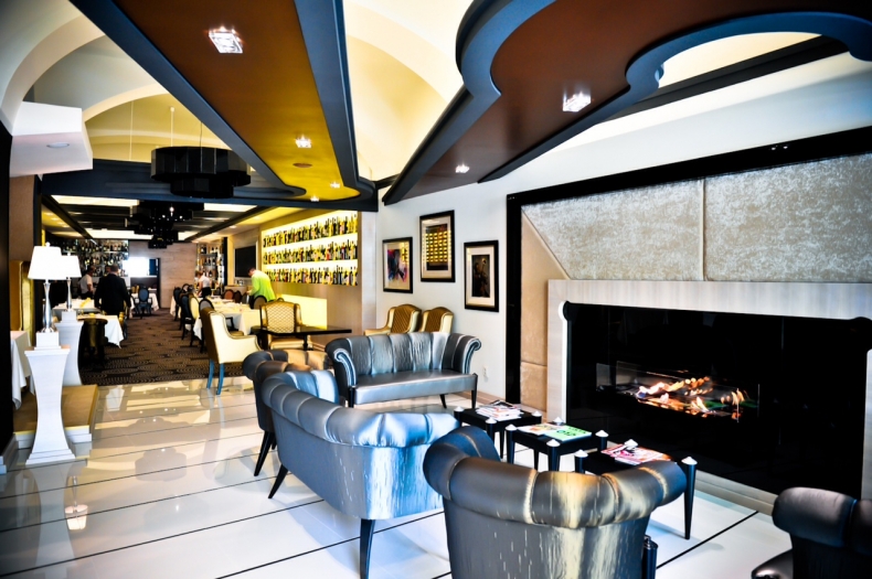 IKON Restaurant & Lounge