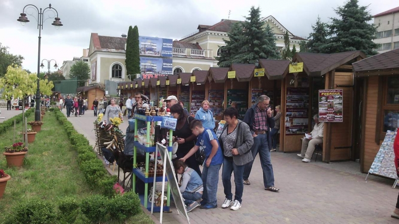 Деревянный рынок